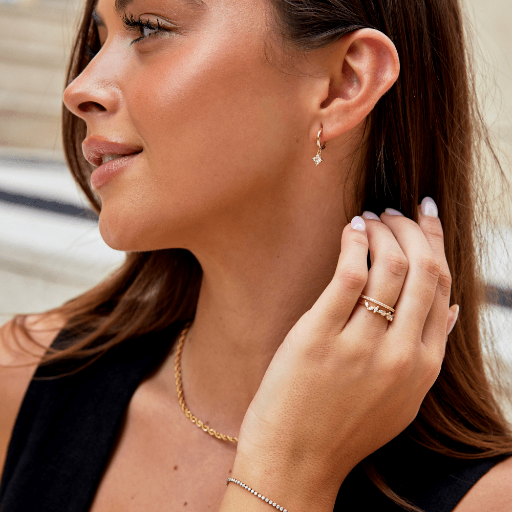 Aria™ | Boucles d’oreilles pendantes trèfle élégant