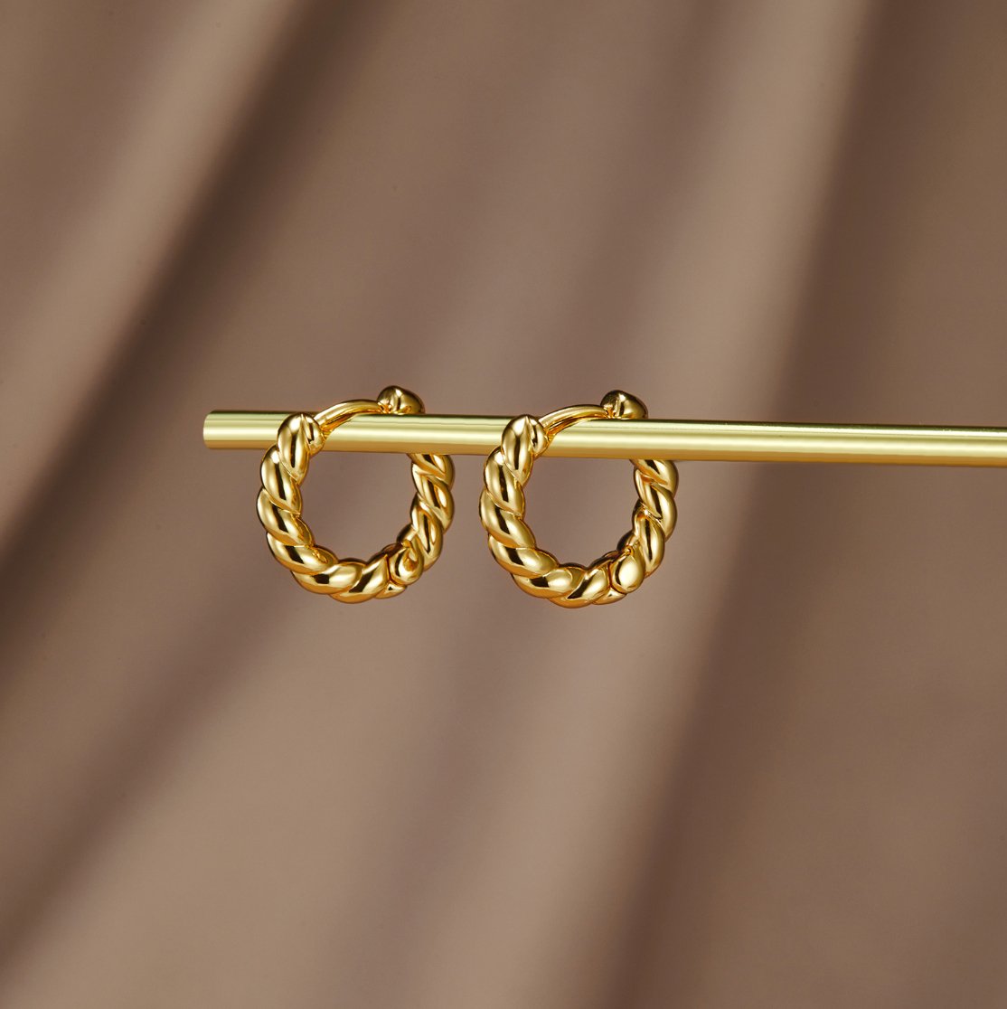 Larissa™ | Boucles d’oreilles Twist dorées