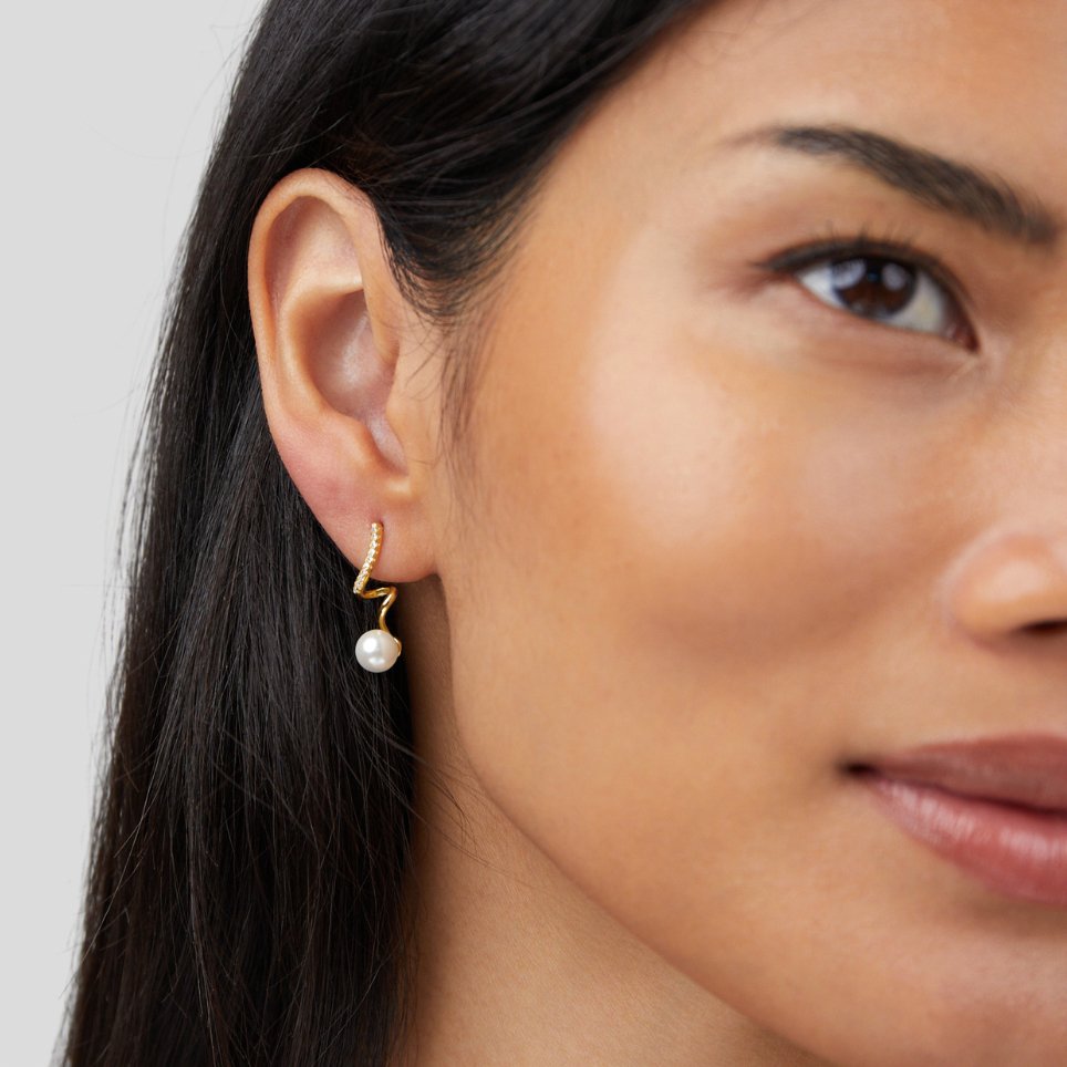 Tamara™ | Boucles d’oreilles ondulées nacrées
