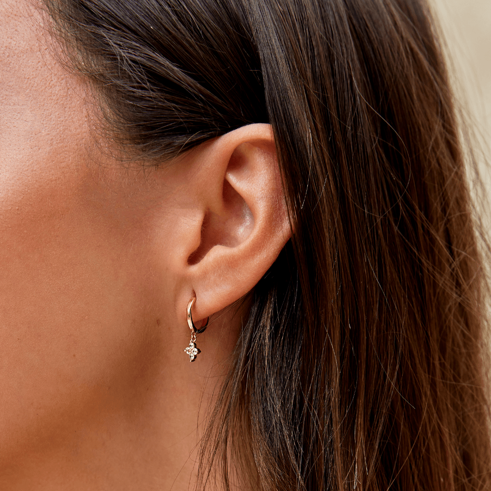 Aria™ | Boucles d’oreilles pendantes trèfle élégant
