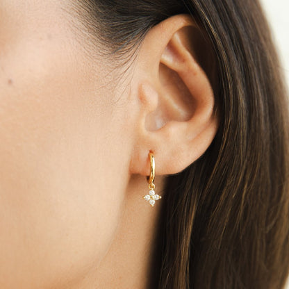 Aria™ | Boucles d’oreilles pendantes trèfle élégant