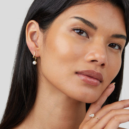Tamara™ | Boucles d’oreilles ondulées nacrées